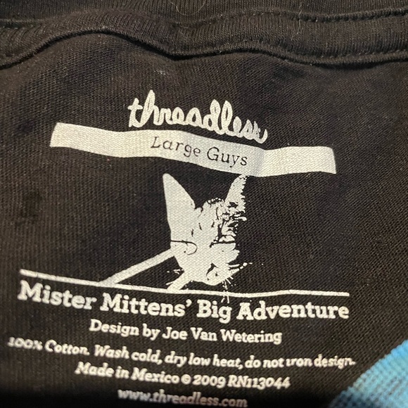 Unisex short sleeve Threadless cat with laser eyes graphic t-shirt. Size L - Picture 3 of 4